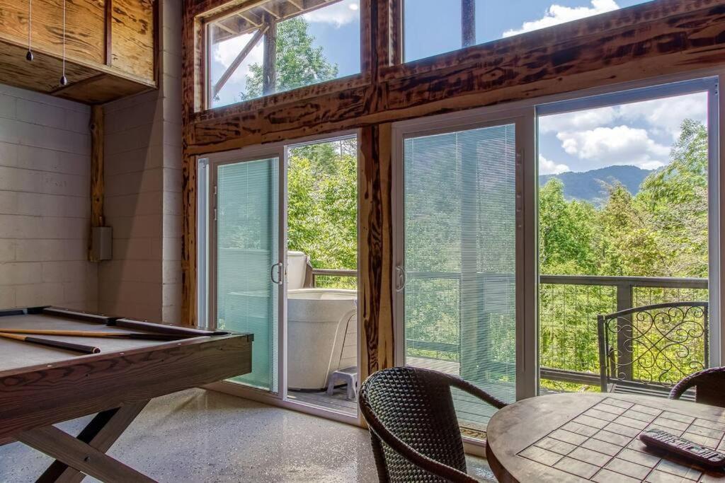The Log Castle~Stunning Mountain Views~Hot Tub Βίλα Sevierville Εξωτερικό φωτογραφία