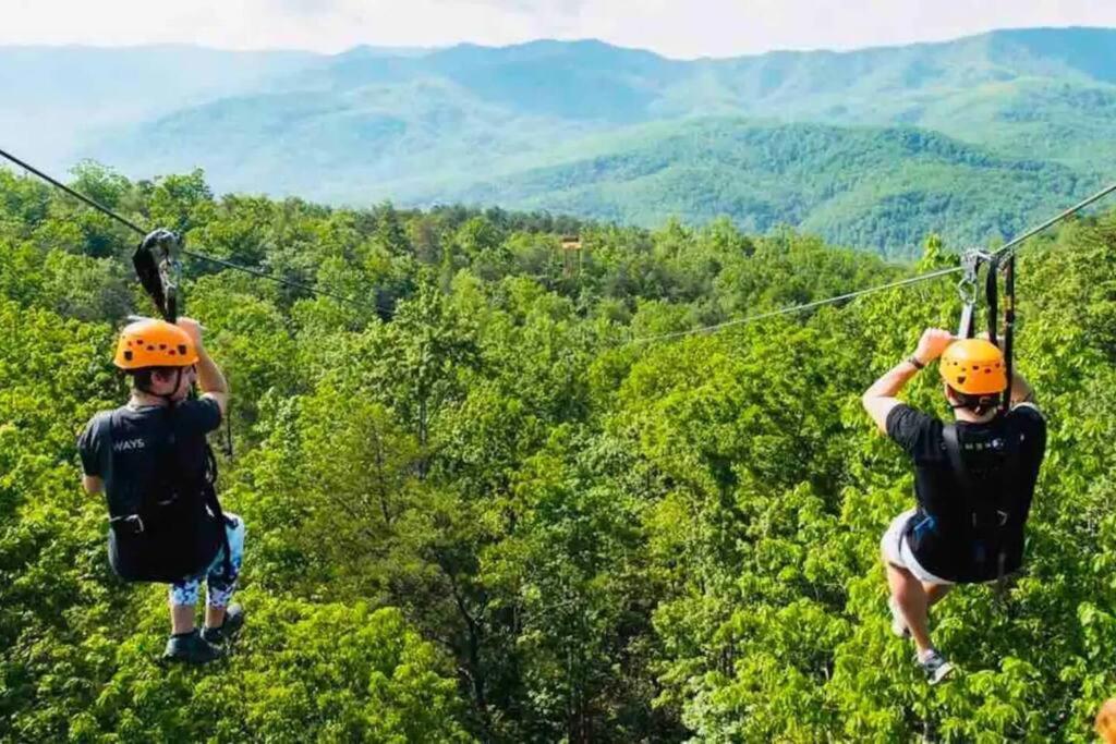 The Log Castle~Stunning Mountain Views~Hot Tub Βίλα Sevierville Εξωτερικό φωτογραφία