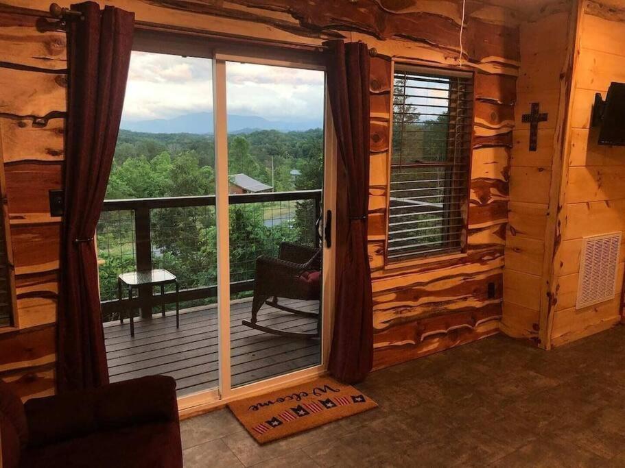 The Log Castle~Stunning Mountain Views~Hot Tub Βίλα Sevierville Εξωτερικό φωτογραφία