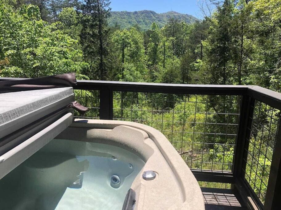 The Log Castle~Stunning Mountain Views~Hot Tub Βίλα Sevierville Εξωτερικό φωτογραφία