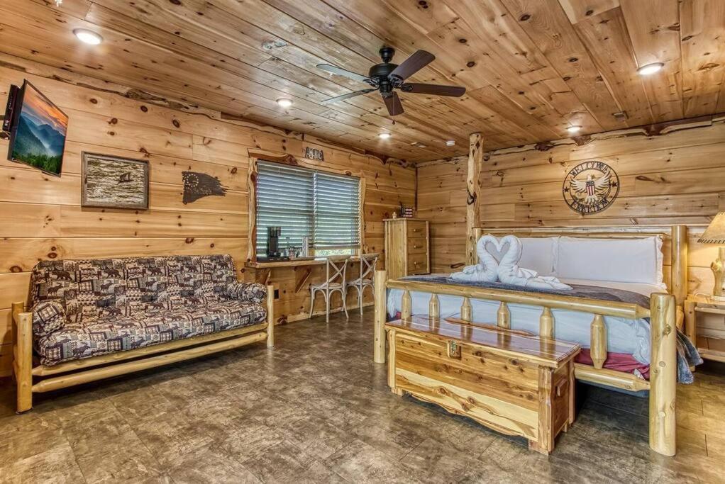 The Log Castle~Stunning Mountain Views~Hot Tub Βίλα Sevierville Εξωτερικό φωτογραφία