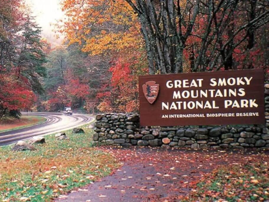 The Log Castle~Stunning Mountain Views~Hot Tub Βίλα Sevierville Εξωτερικό φωτογραφία